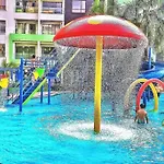 One Life Four Season Guest House Manhattan Waterpark