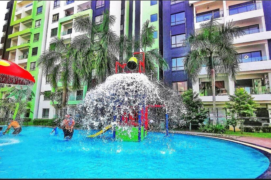 Pangsapuri One Life Four Season Manhattan Waterpark
